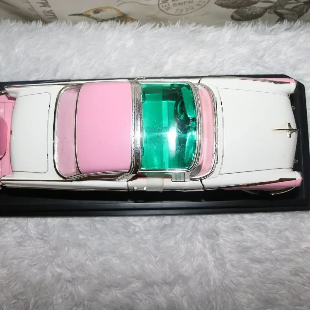 Road Signature 1955 Ford Crown Victoria 1/18 scale! no box, but is still mounted